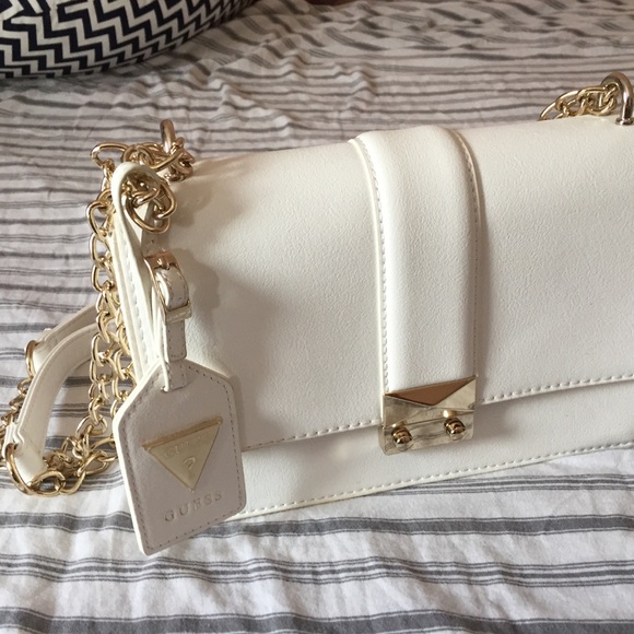 Guess shoulder/crossbody bag! - Picture 2 of 7